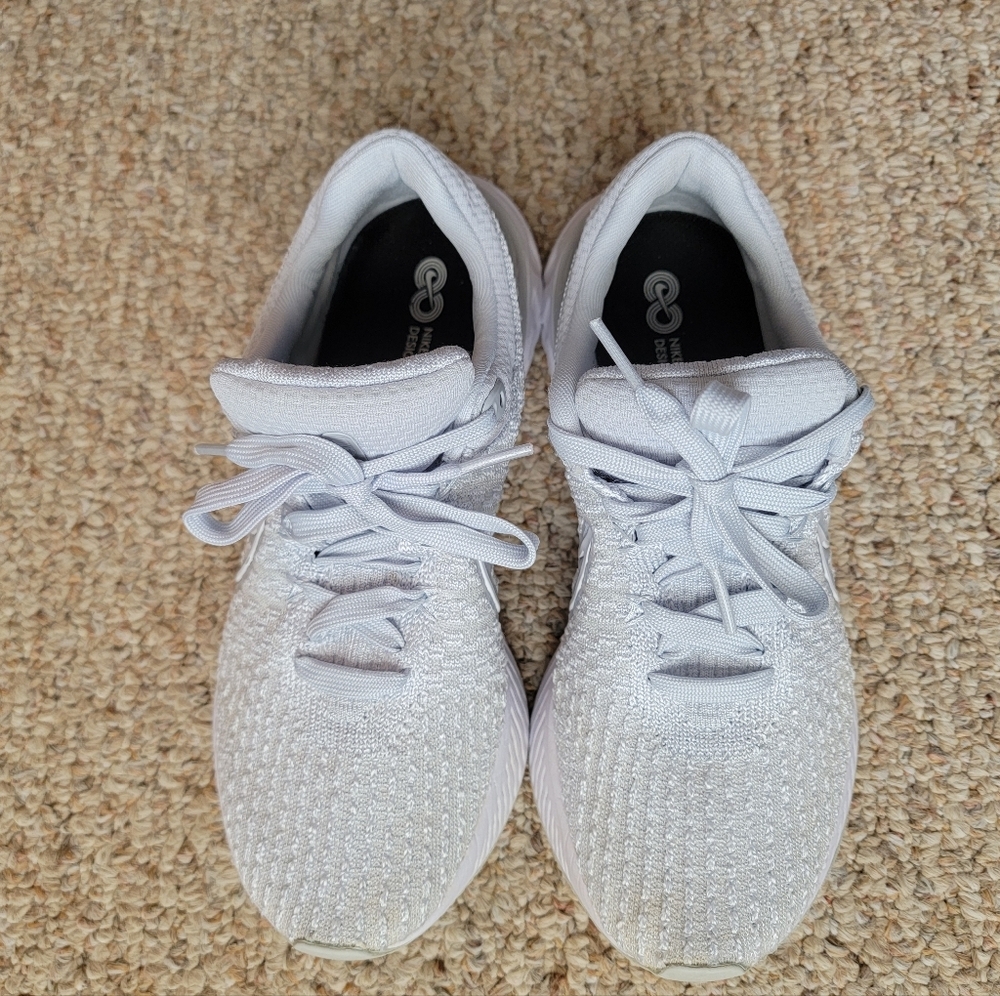 Nike Women's Light Gray React Infinity Flyknit - Picture 2 of 10